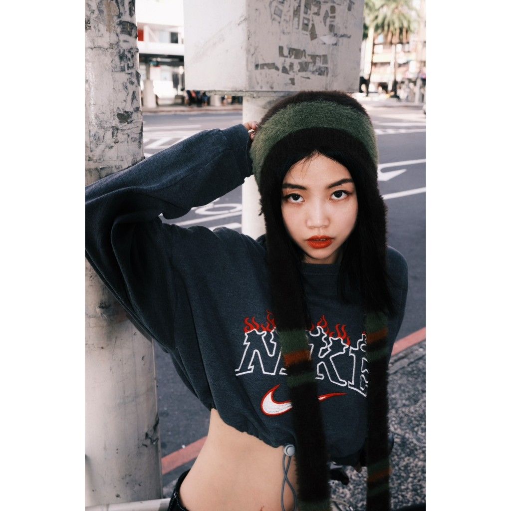 豬肉小姐  日系復古  Y2K 千禧辣妹 未來感  保暖帽 雪貂絨帽 護耳帽 撞色 針織條紋軟軟圓帽  可當斜背包