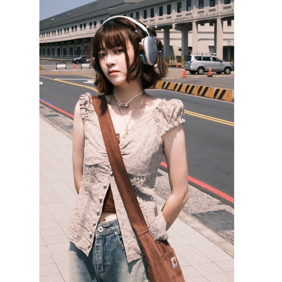 豬肉小姐 復古 法式氣質 小眾上衣  公主袖上衣 簍空上衣 V領上衣 鄉村上衣 排鈕短上衣