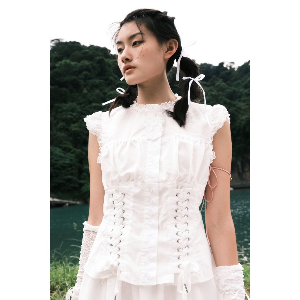 豬肉小姐 復古 歐美  巴伐利亞感 鄉村上衣 傳統服  白色  鈕扣上衣 蕾絲邊造型上衣