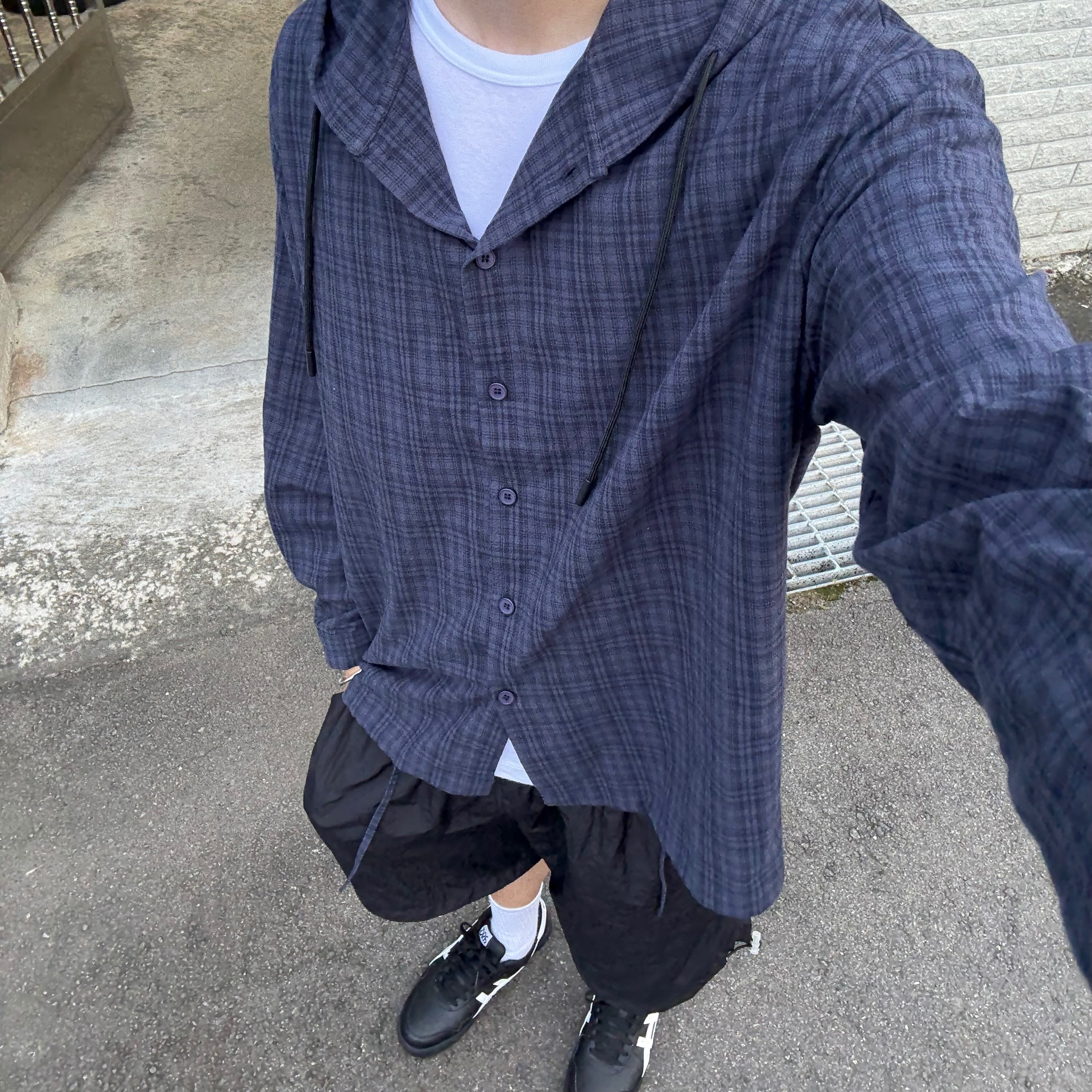 深藍格紋連帽薄襯衫