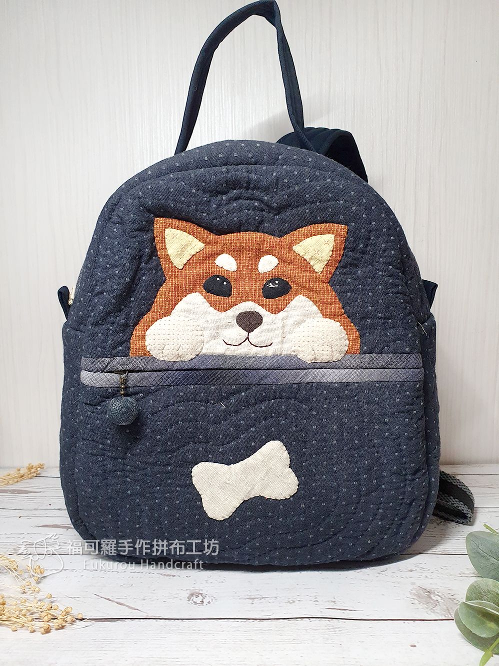 狗狗後背包 柴犬後背包 柴柴拼布圖後背包 拼布柴犬圖案  手工拼布包