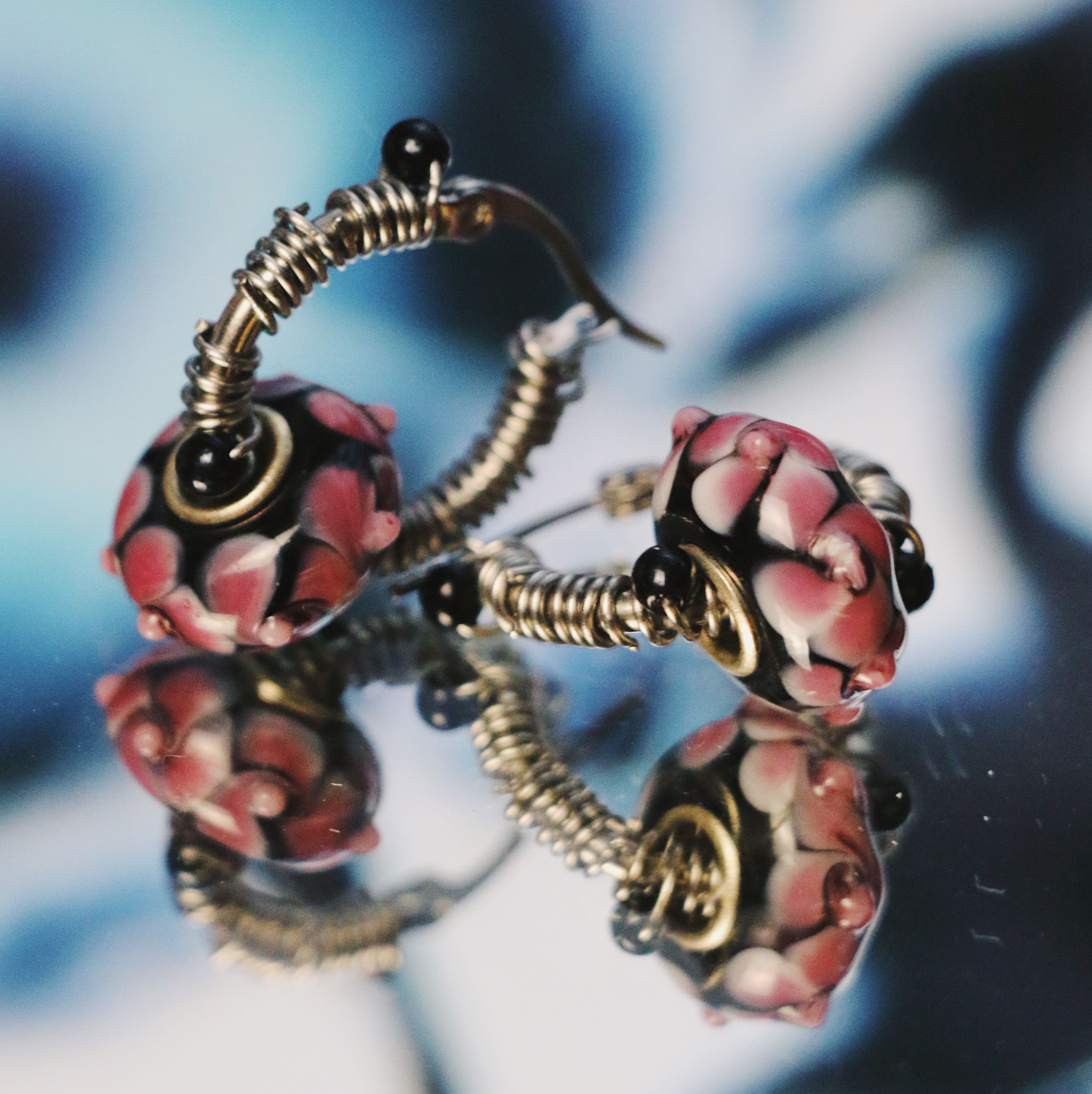 黑底桃紅花蕊凸纏繞黑珠 不鏽鋼圈圈耳環 大耳垂 手工 耳環 飾品 復古 耳針 （單個販售）