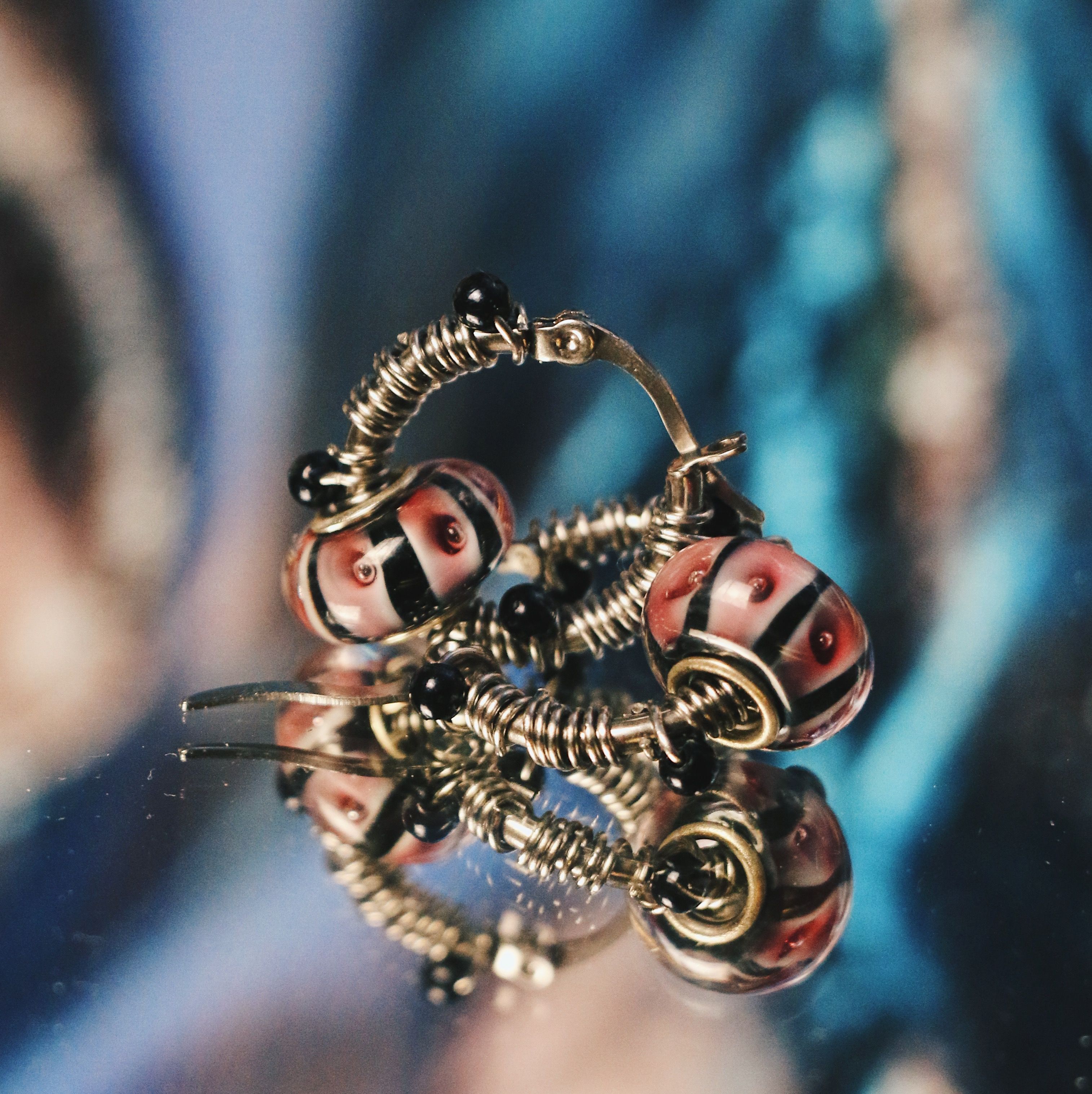 黑粉線條琉璃纏繞黑珠 不鏽鋼圈圈耳環 大耳垂 手工 耳環 飾品 復古 耳針 （單個販售）