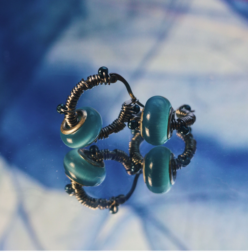 藍綠貓眼琉璃纏繞藍珠 不鏽鋼圈圈耳環 大耳垂 手工 耳環 飾品 復古 耳針 （單個販售）