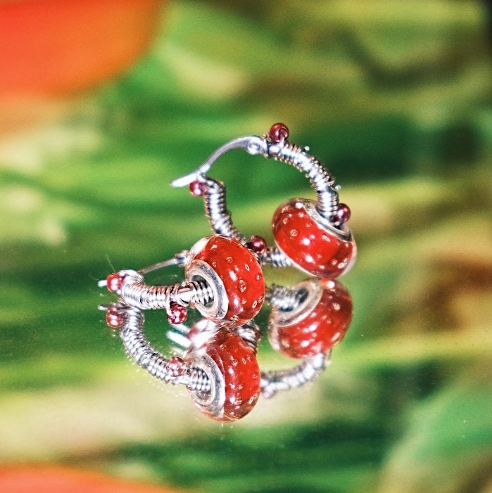 紅琉璃纏繞桃紅珠  不鏽鋼圈圈耳環 （單個販售）