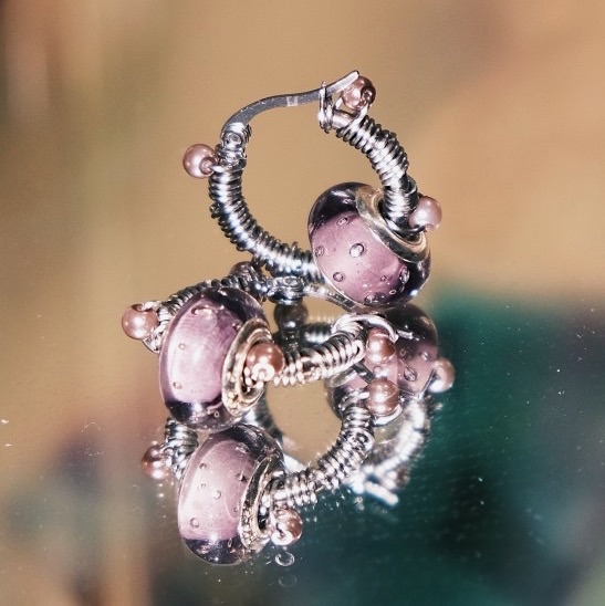 深紫琉璃纏繞紫珠 不鏽鋼圈圈耳環 （單個販售）