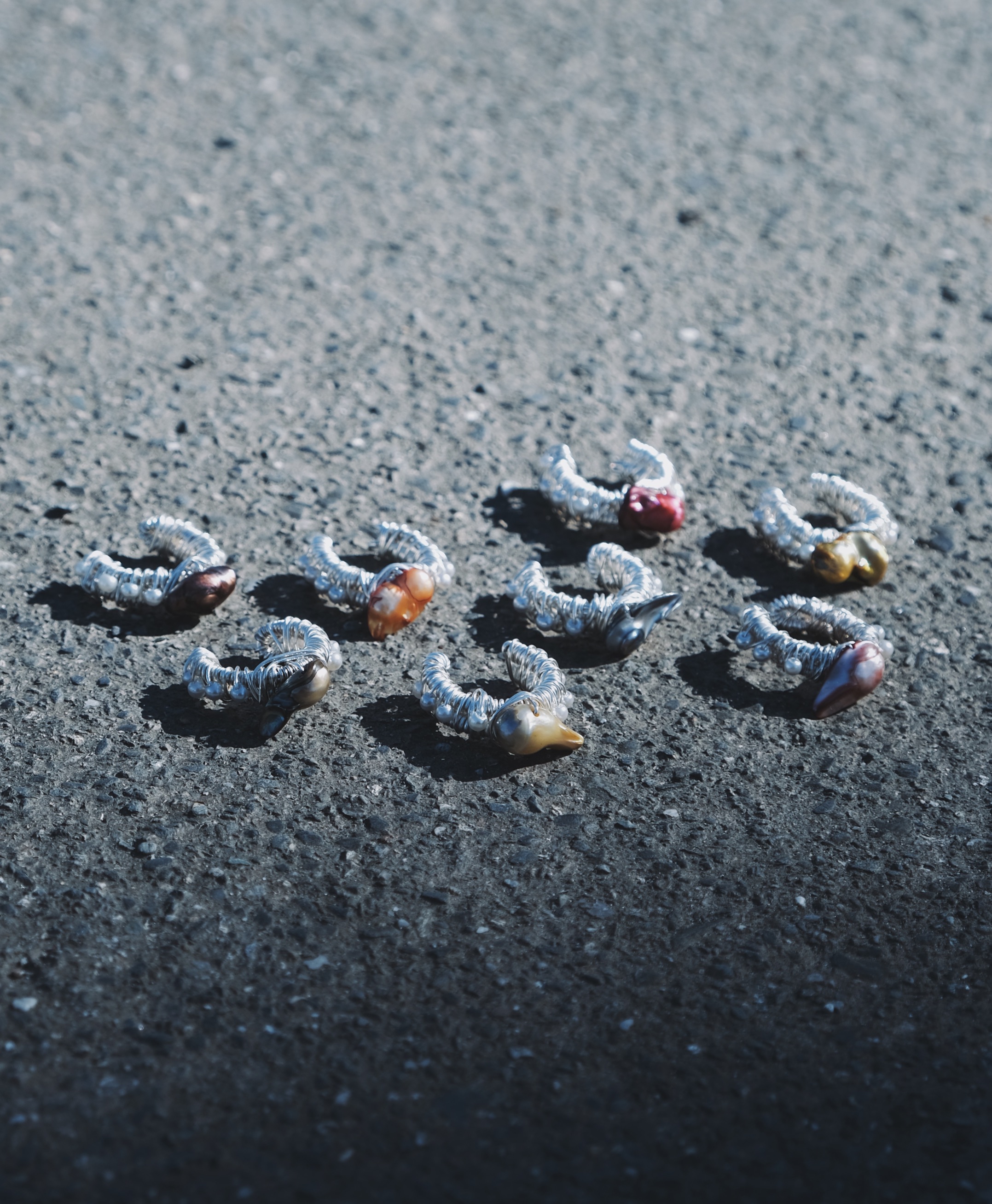 綑綁染色淡水珍珠 戒圍開口式 可自行做調整  纏繞部分為銅電鍍銀