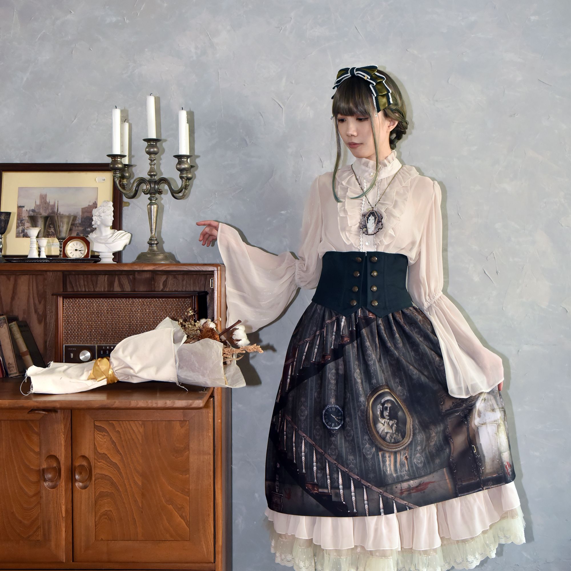 二手 Violet Fane 幽靈公館SK 2020年再販版+二手 日本 BABY 荷葉邊蕾絲長襯裙