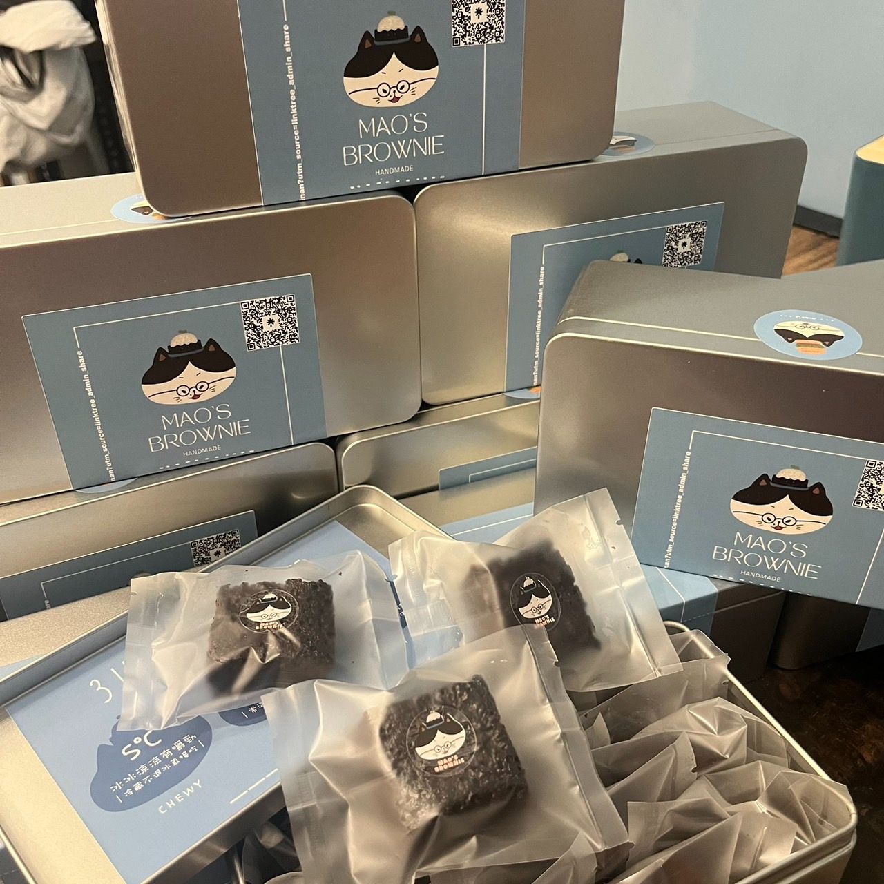 ＭAO’S BROWNIE 毛毛的 一口脆殼布朗尼（鐵盒包裝）