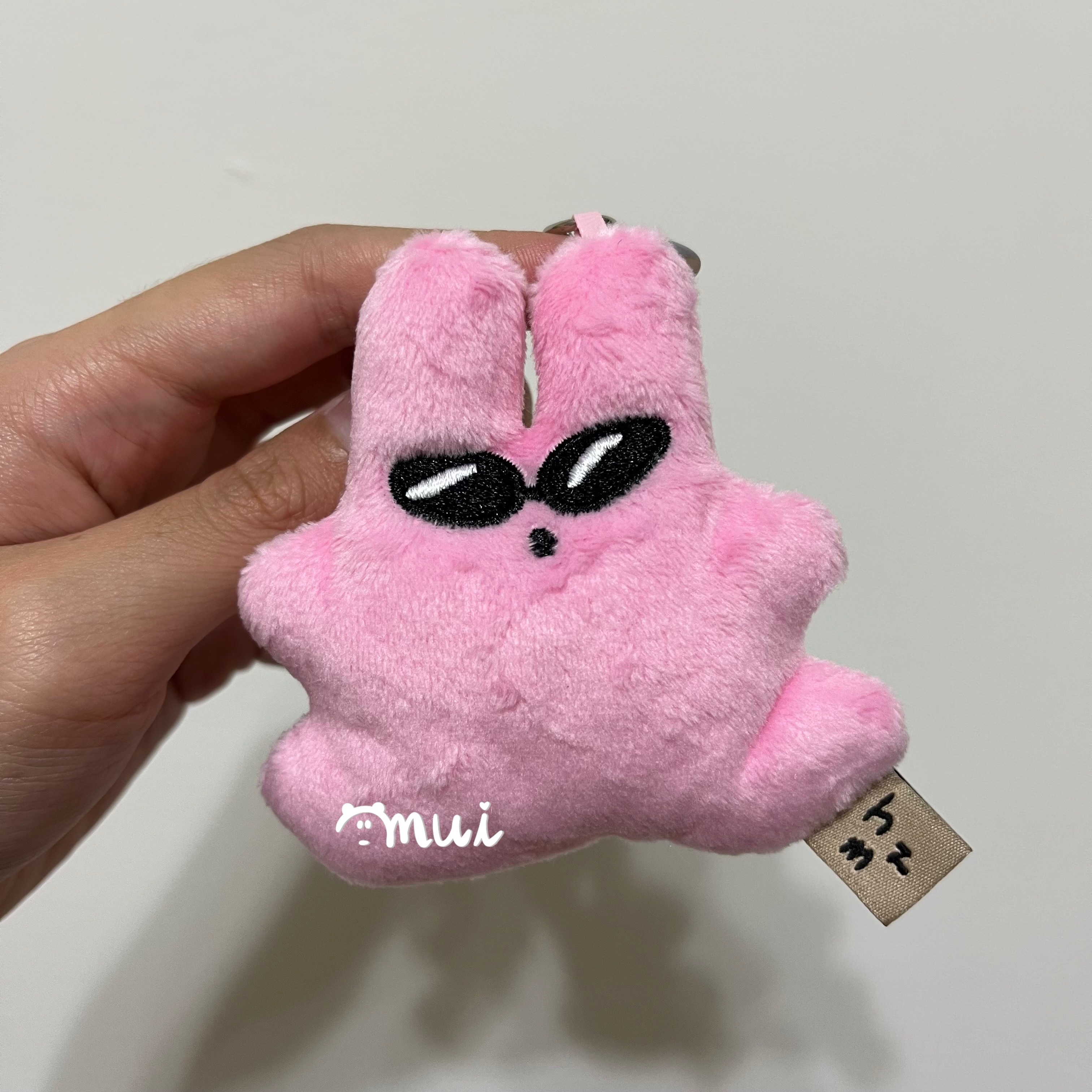 【mui選物♡現貨】甜酷 墨鏡🕶️殺手兔兔 粉紅色兔兔 | 書包掛件 娃娃吊飾 書包吊飾 情侶吊飾 車鑰匙扣