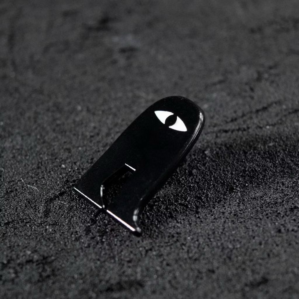 黑黑梅傑德  大頭針徽章