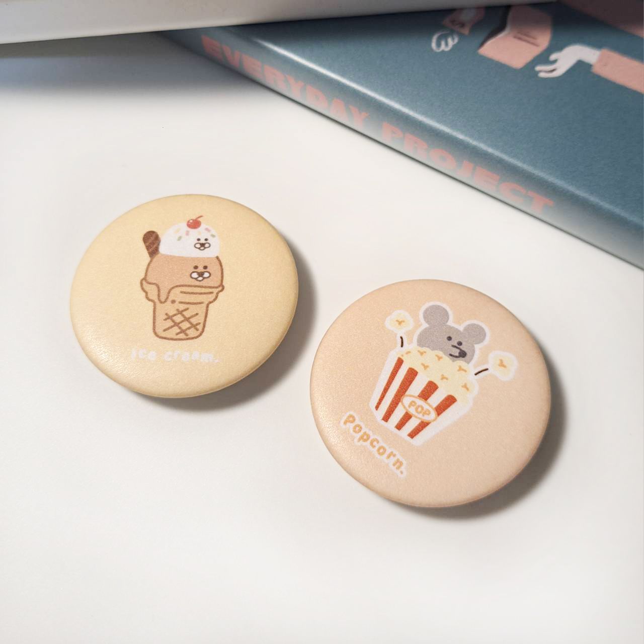 【44mm徽章 吃貨動物款】霧面 可愛插畫胸針 點心別針 胸章