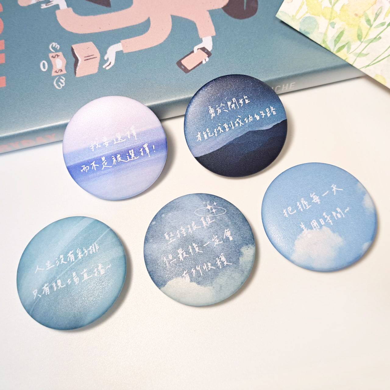 【44mm中文款】勵志徽章 胸章 手寫胸針 可客製化 畢業禮物 學測徽章 考試徽章