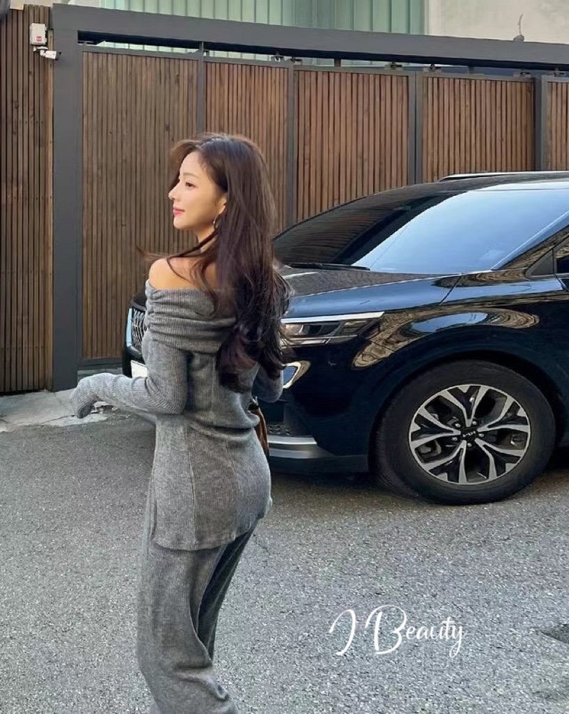 I Beauty 🇰🇷韓國東大門代購 日常時尚休閒穿搭～一字領 露肩 長袖上衣/側開衩修身長褲 套裝