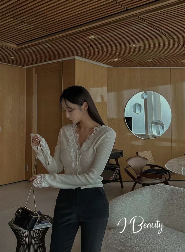 I Beauty 🇰🇷韓國東大門代購 浪漫女人味~ 蕾絲拼接 V領 小性感 針織上衣