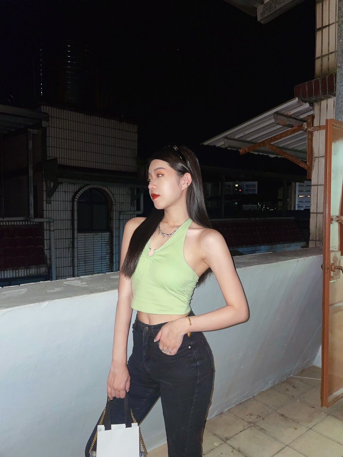 自帶胸墊 心機小扣環掛脖背心🥂