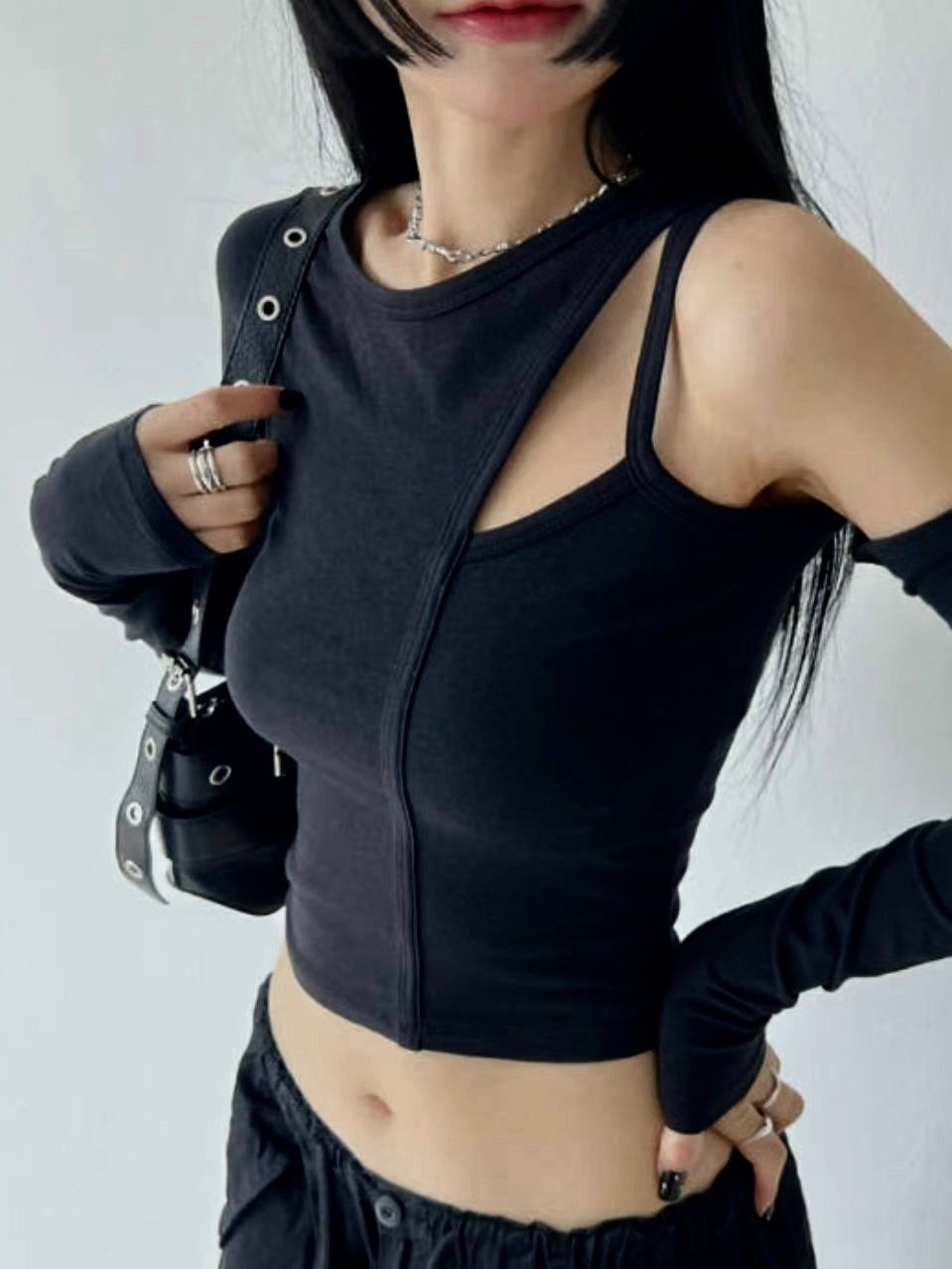 A02 Made in Korea🇰🇷大爆款🔥致勝曲線設計感鏤空上衣