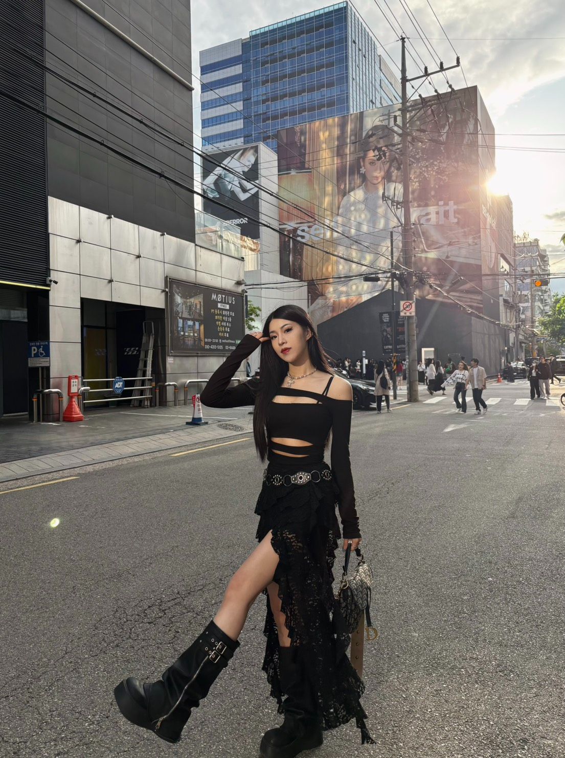 本期主打！氣勢逼人 迷霧花園冷系仙女🩶高腰彈力千層不規則半透膚蕾絲裙