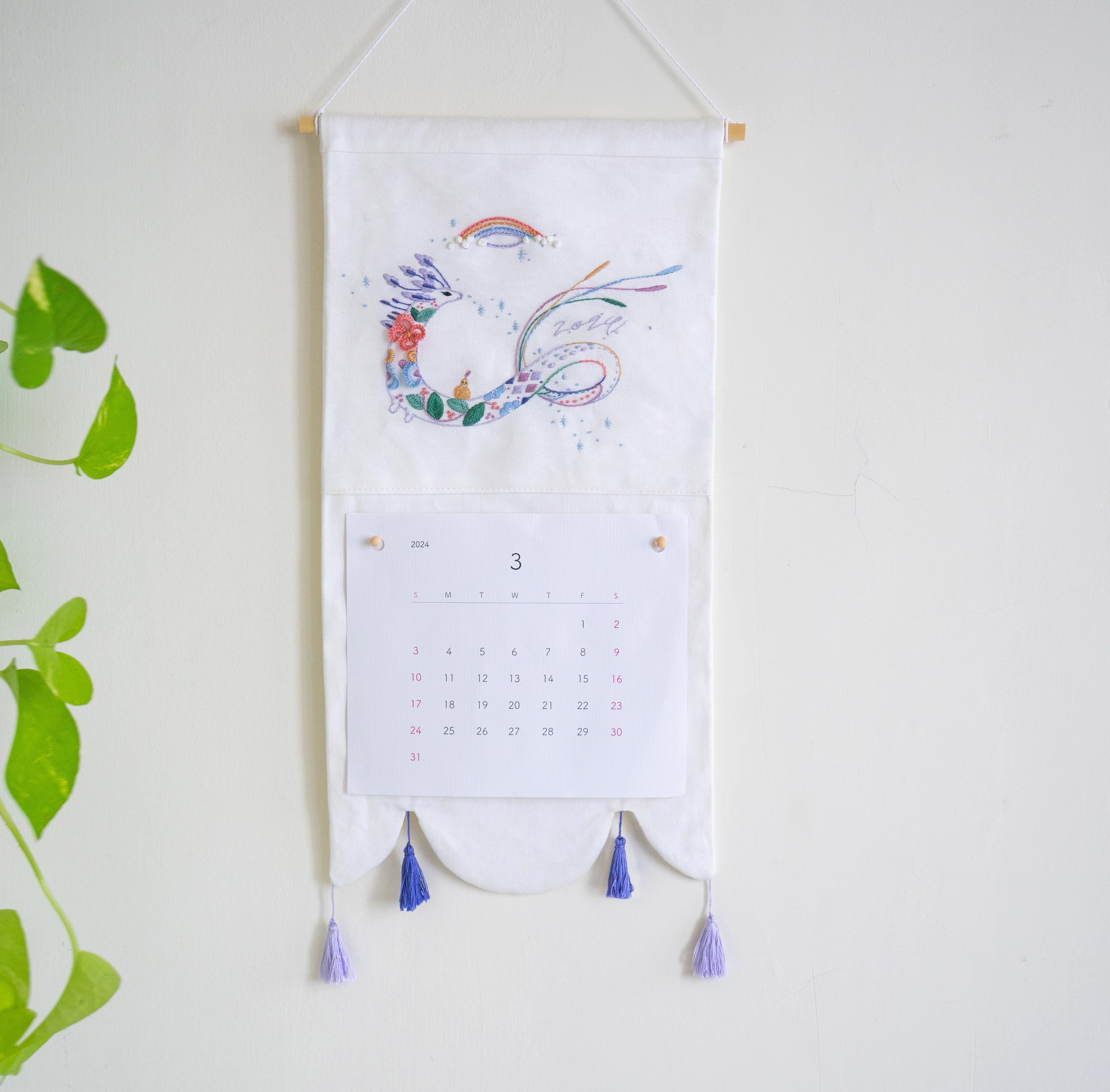 【預購】獨家設計. 刺繡彩虹龍年布褂曆. 純手工 刺繡 紙盒包裝