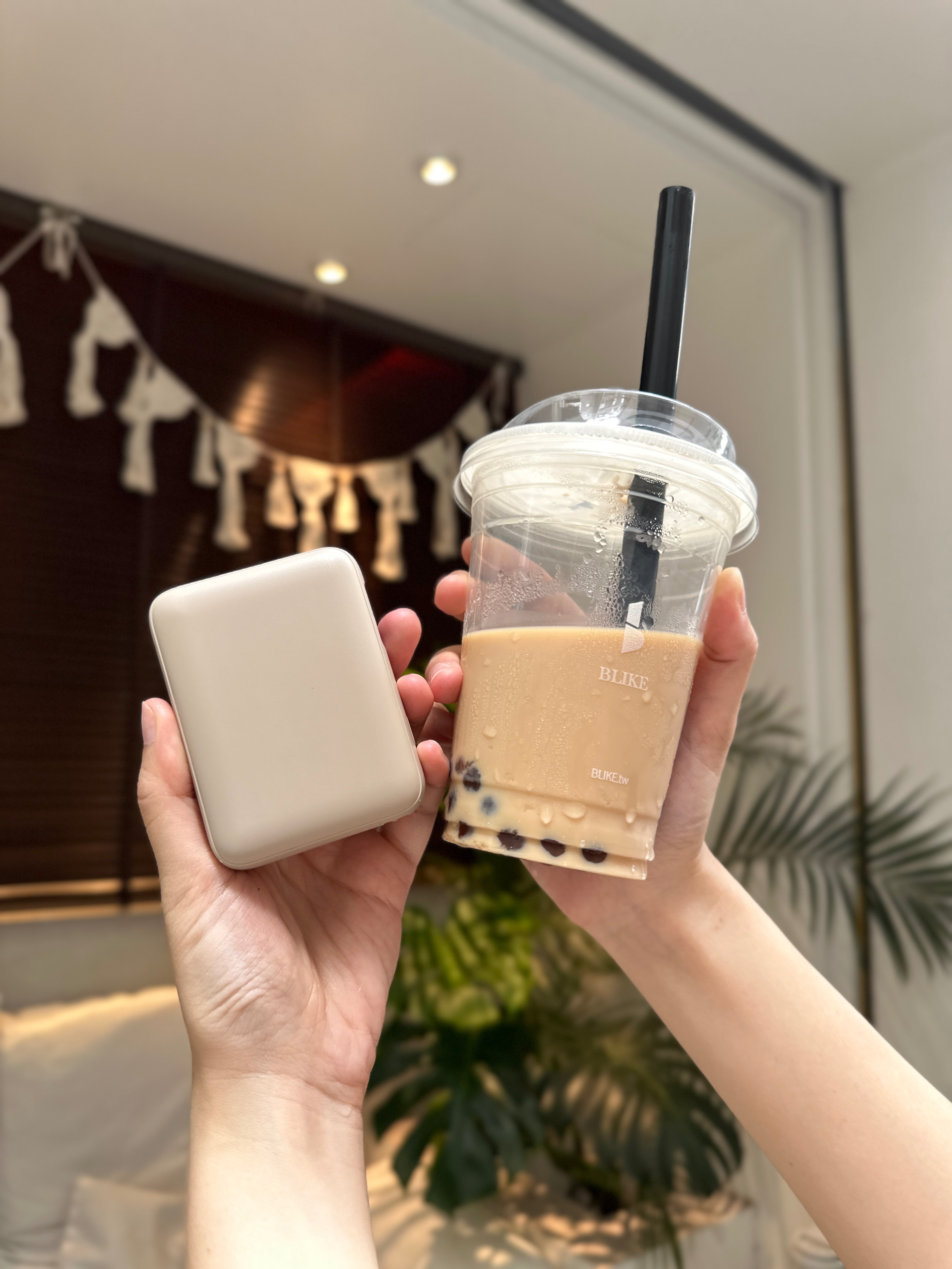 現貨！獨家限定色-奶茶色口袋電源