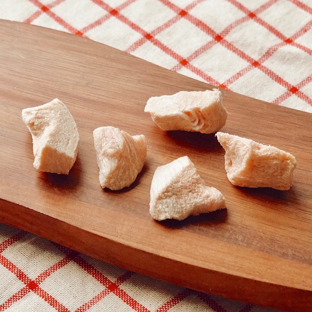 18週齡露水雞＿手切雞肉凍乾（雞胸部位）