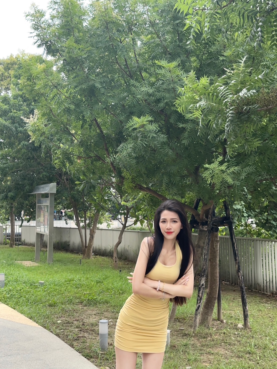 夏季掛脖辣妹短裙💛💛
