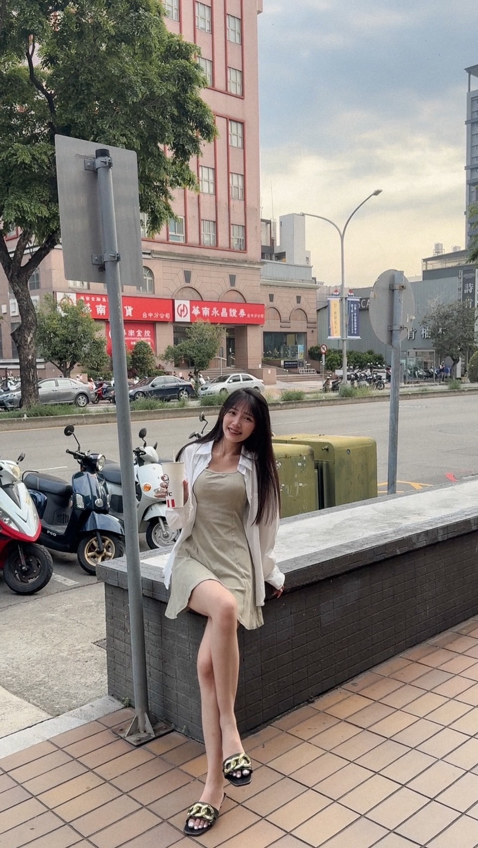 收腰顯瘦彈力A字裙