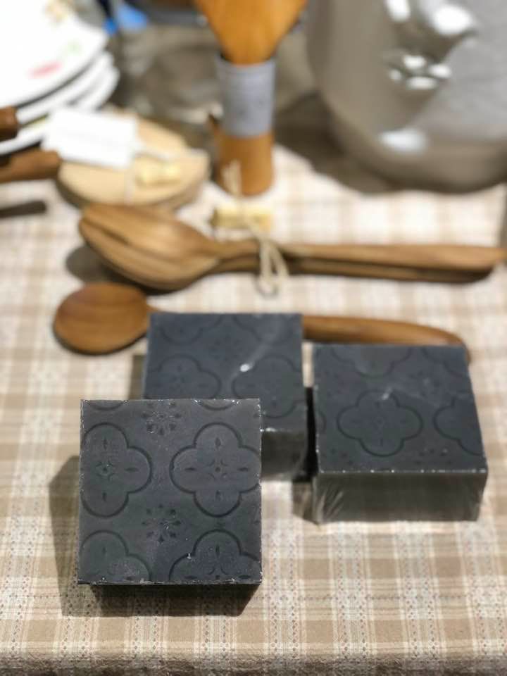 青黛舒膚皂（下單前請先詢問貨況 FB : at小房子）