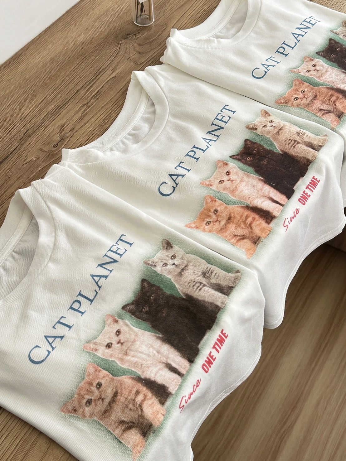 排排站的貓咪側交叉短版上衣