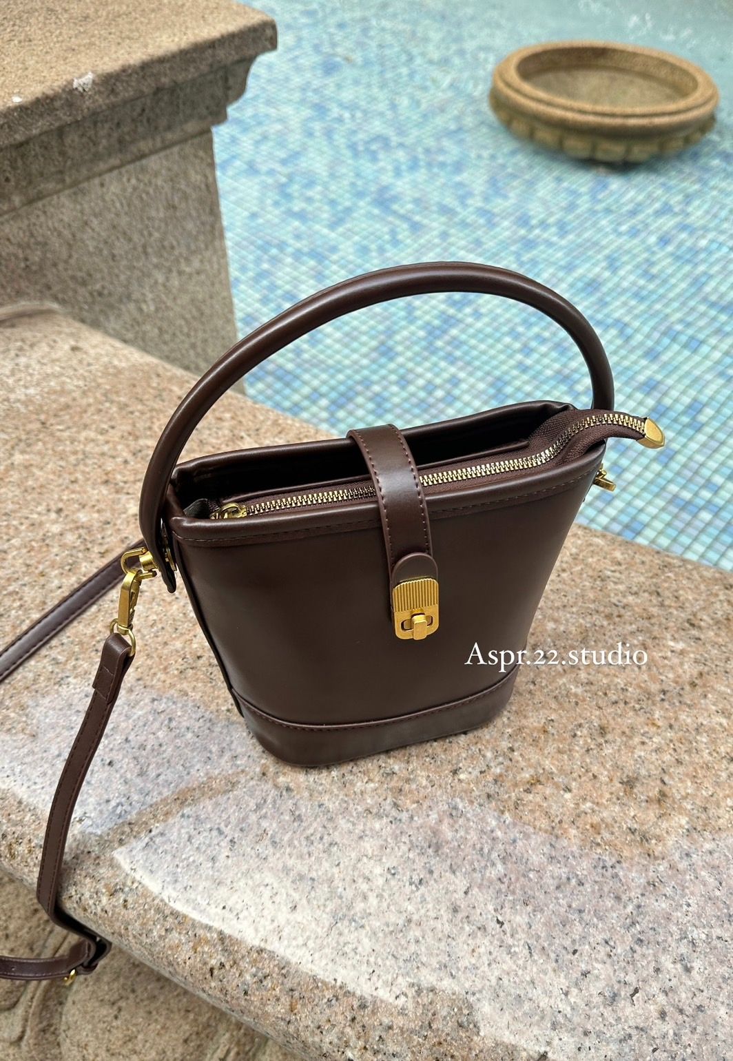 質感大容量手提斜背水桶包