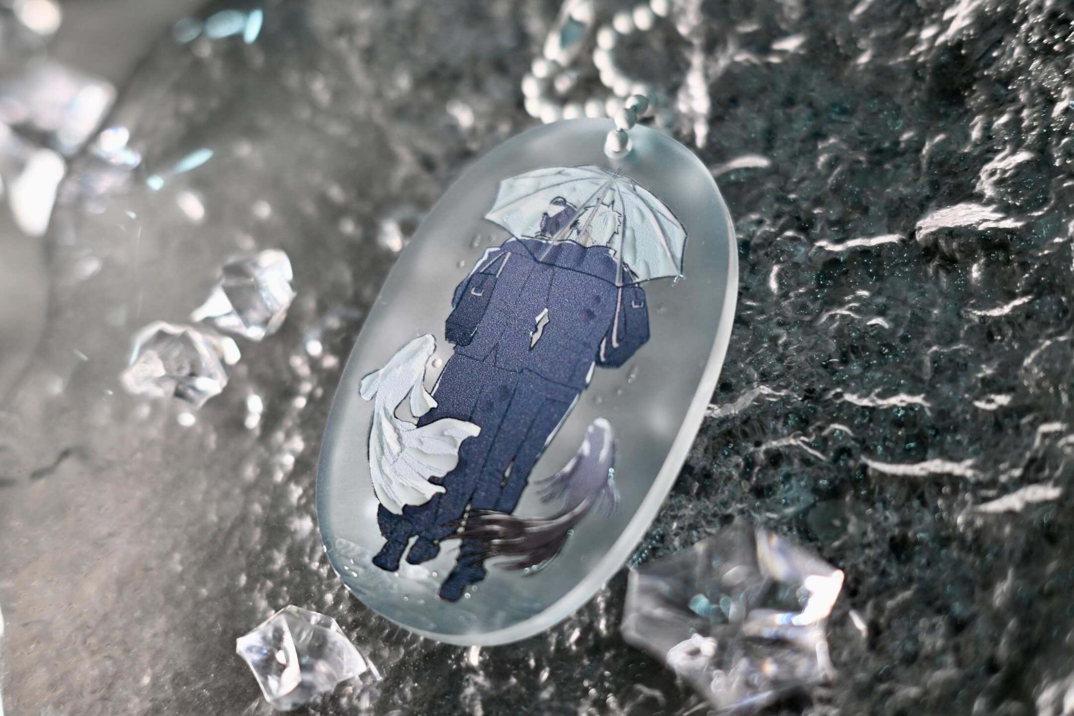 水滴鬥魚吊飾（白珠鍊、藍珠鍊、藍扣環隨機則一附上）