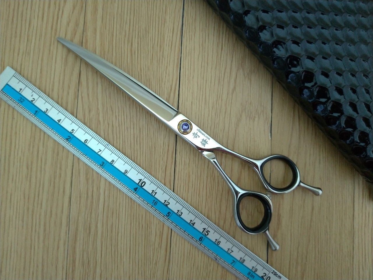 【奇鋒剪刀】只直營無經銷.網有冒名.在台現貨-寵物剪 7吋40度細刀身彎剪，10色水鑽可挑，在台維修研磨！