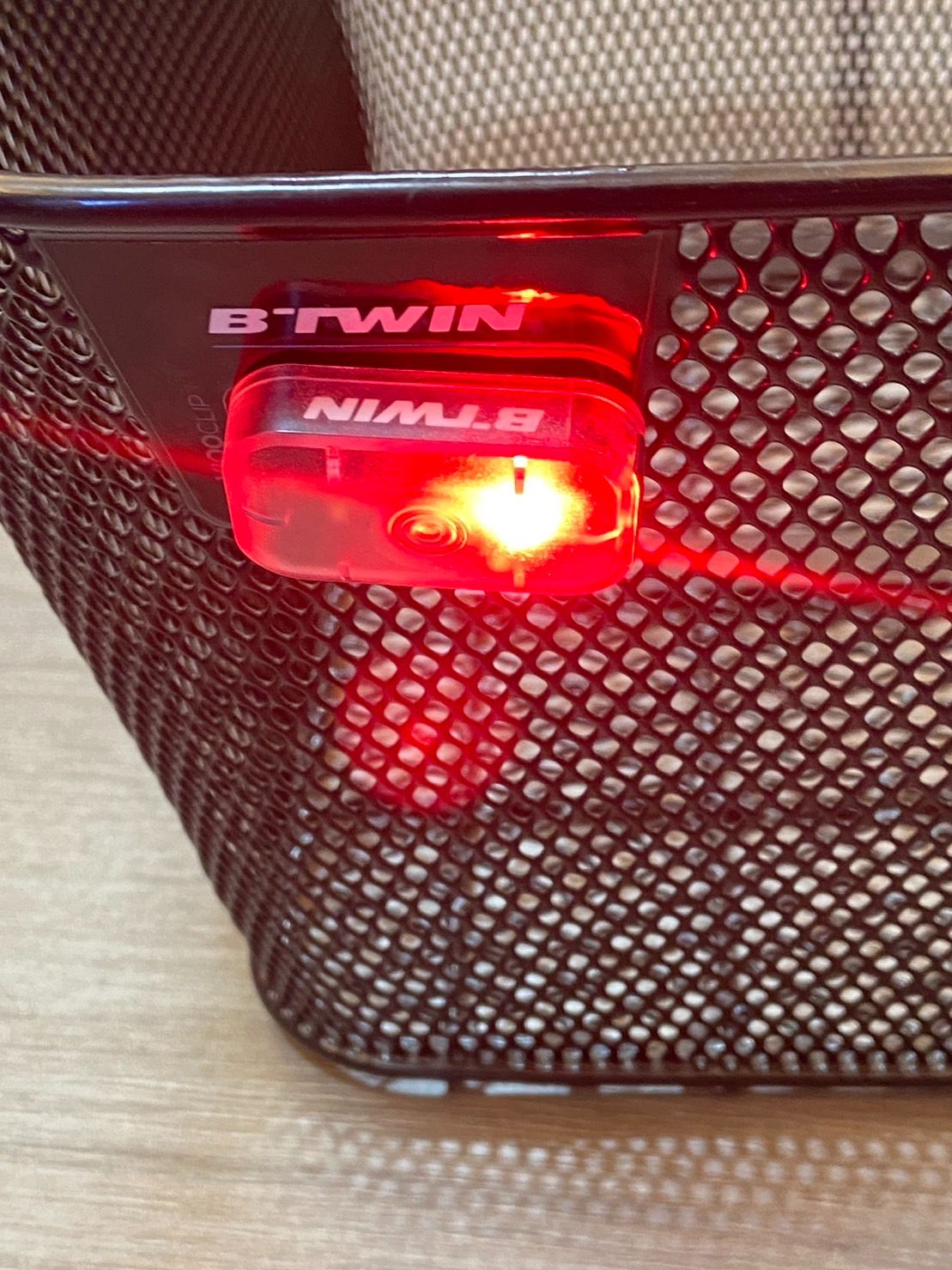 迪卡儂置物籃尾燈