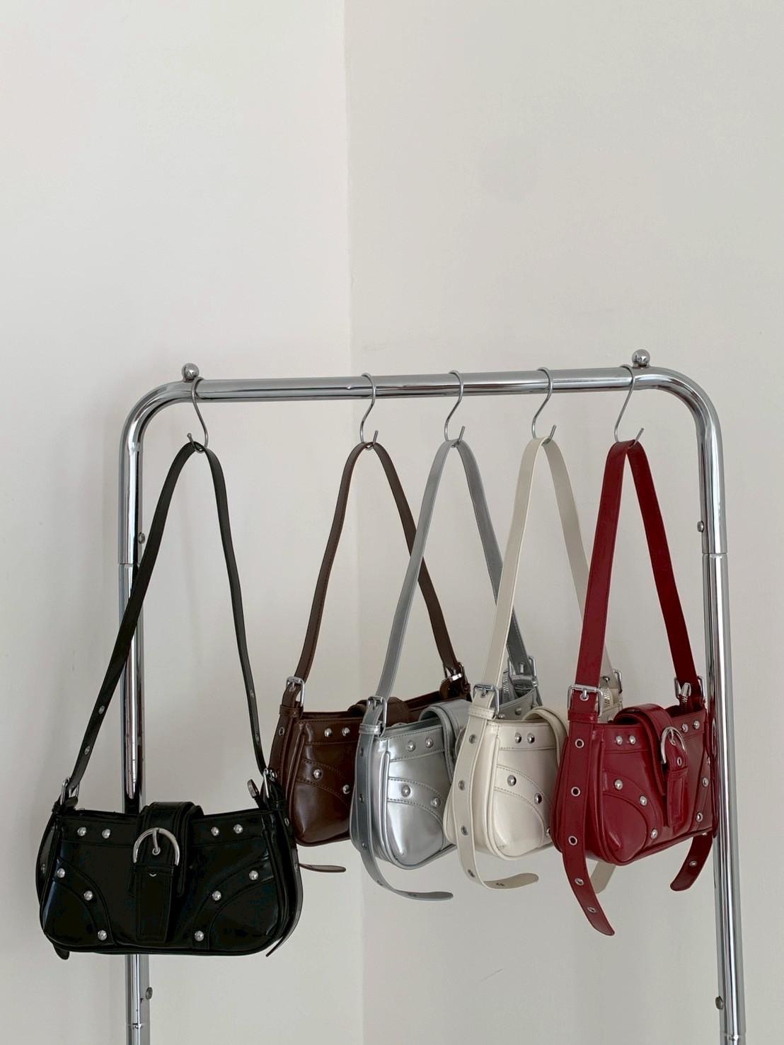 choose選品｜鉚釘方肩包