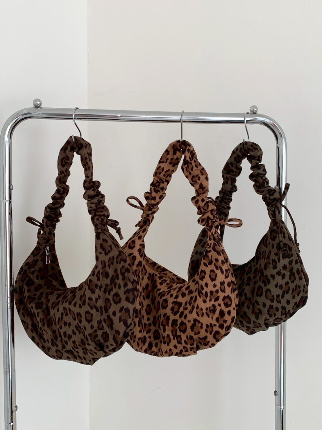 choose選品｜豹紋麂皮半月包