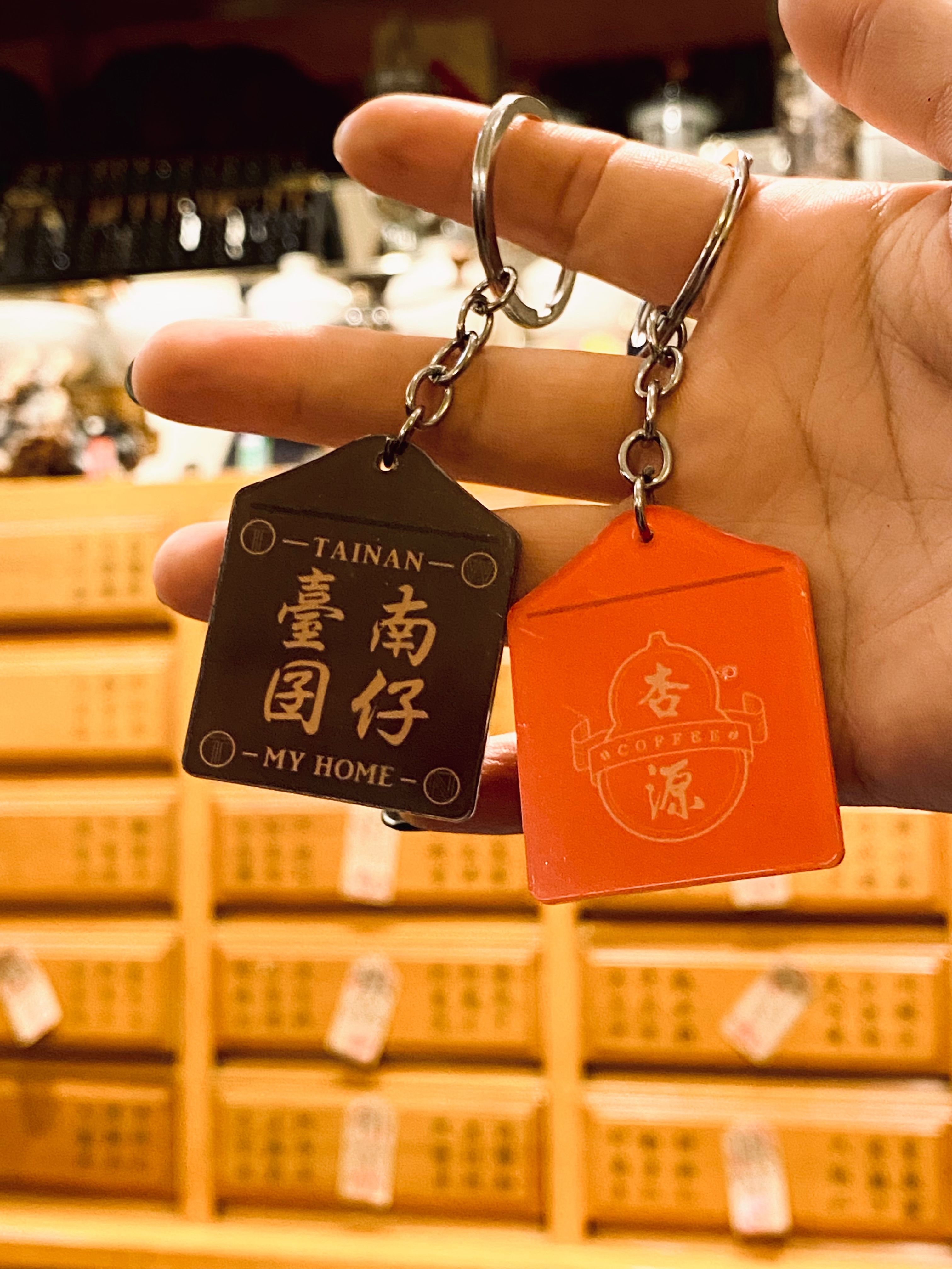 一個平安符鑰匙圈，請於備註說明款式