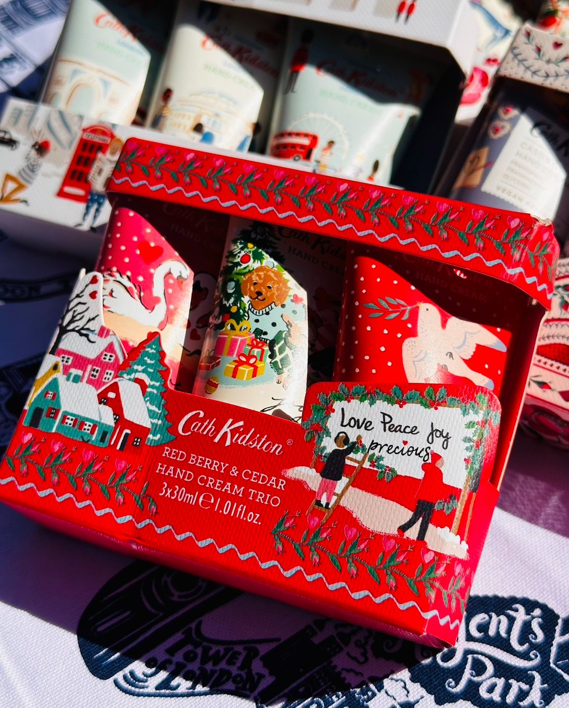 （點擊圖片有商品描述） Cath kidston 護手霜----紅色聖誕款