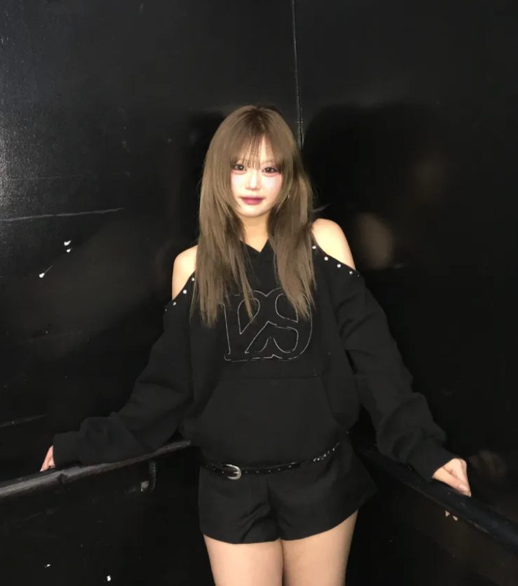 ILLIGO 129 컷아웃 오버핏 후드티 블랙