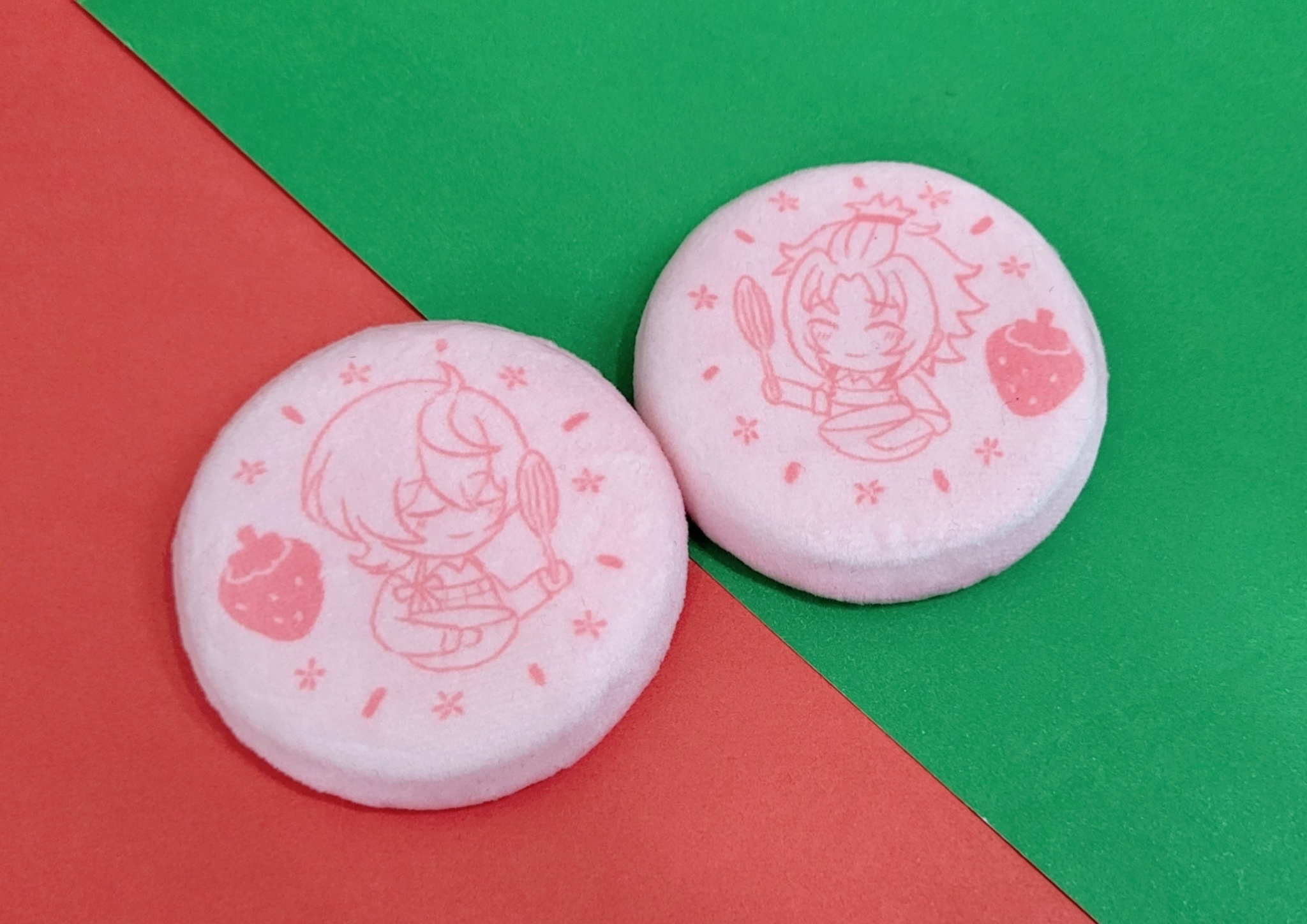 凜緒/ 草莓馬卡龍毛絨徽章