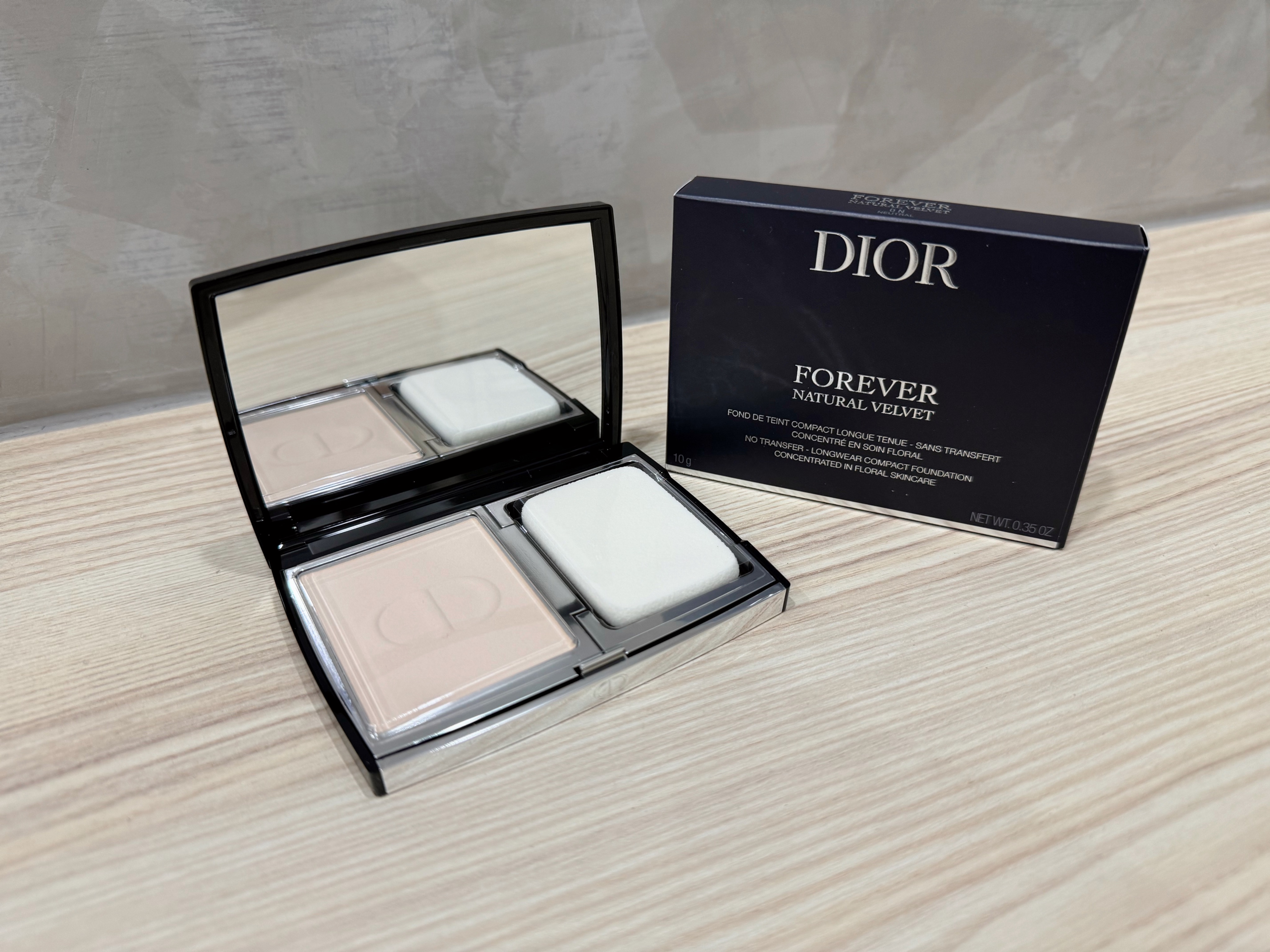 Dior超完美輕透霧粉餅