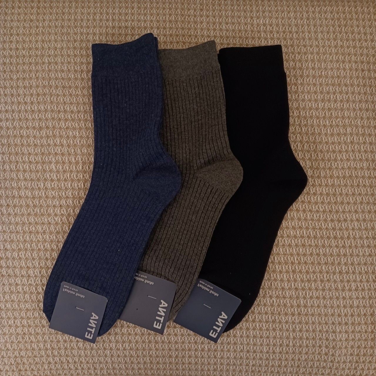 男款素色中筒襪