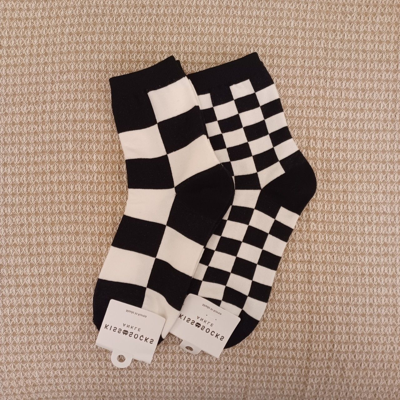 拼色方格中筒襪