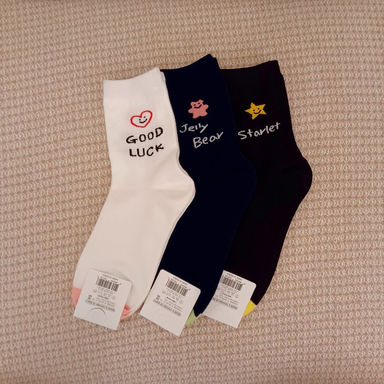 手繪英文中筒襪