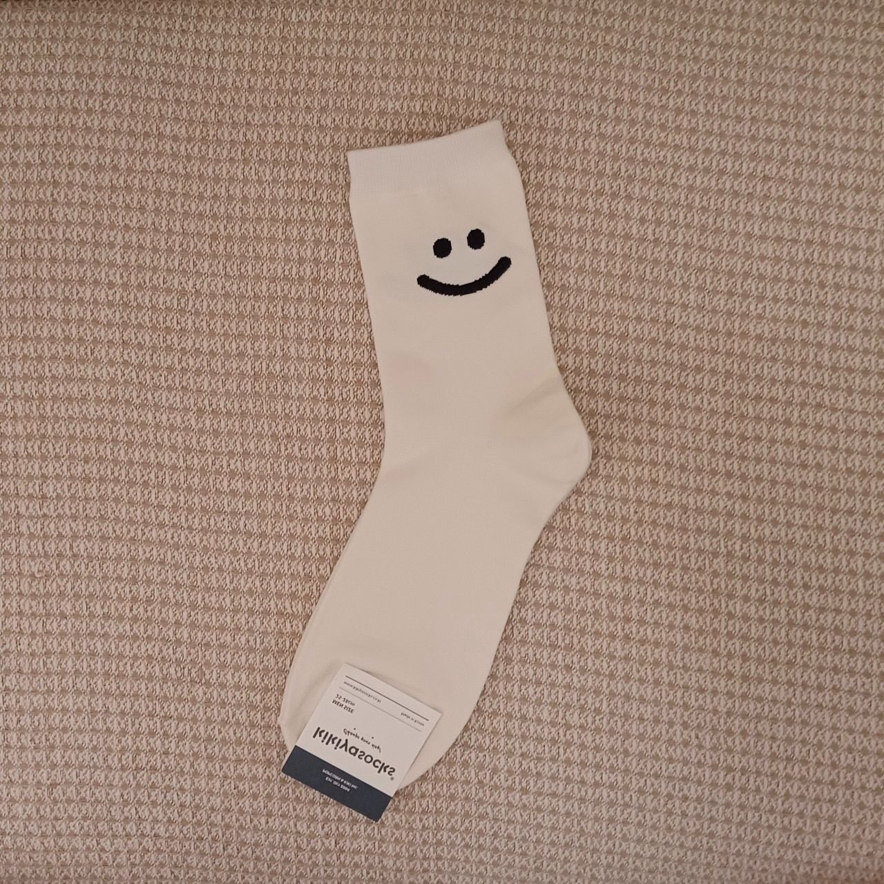 男款微笑中筒襪