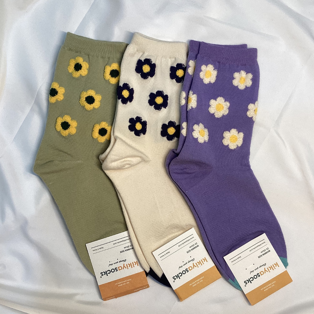 毛絨小花中筒襪