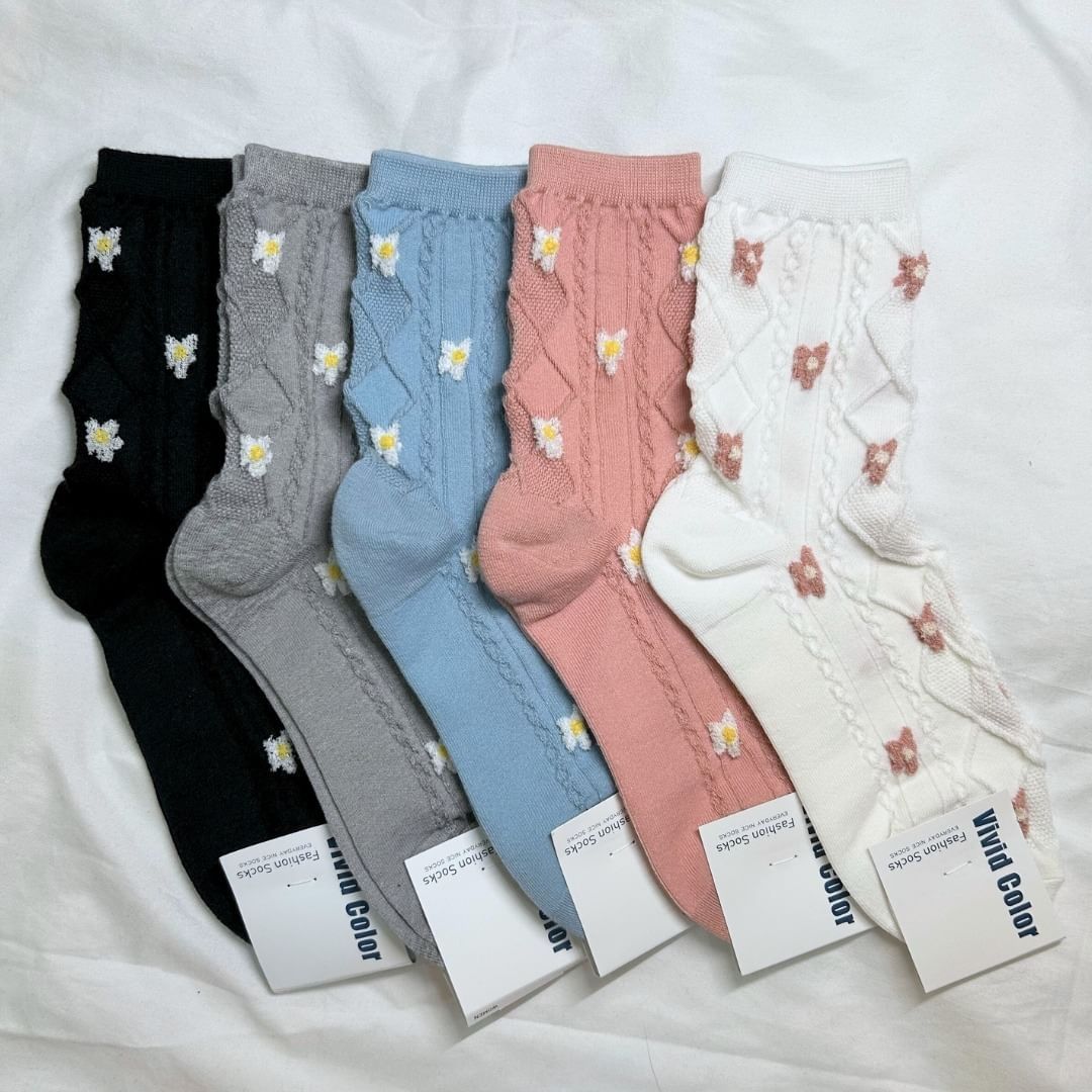 立體格紋花花中筒襪