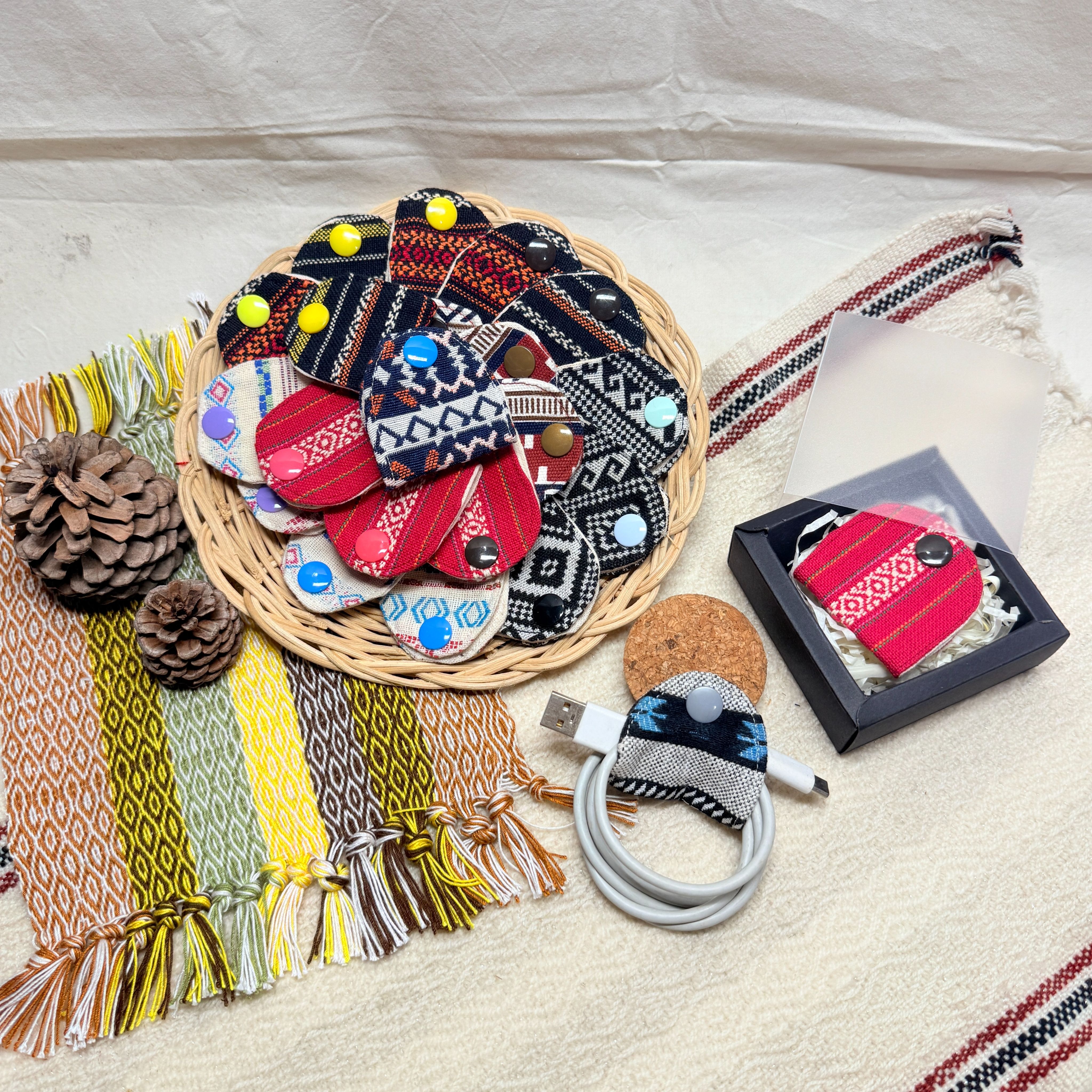 耳機 | 充電線 | 集線收納