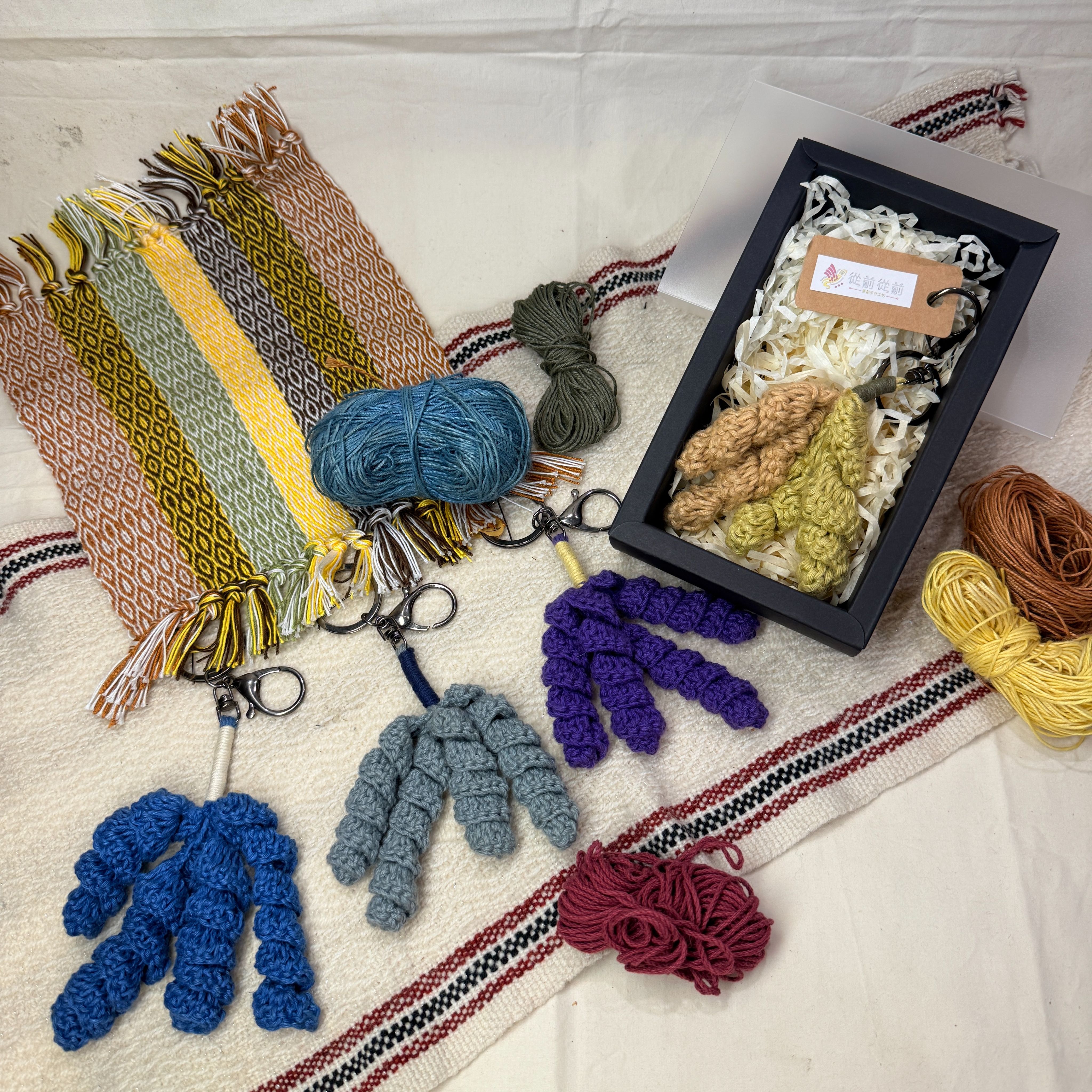小米串毛吊飾/鑰匙圈 （手工）