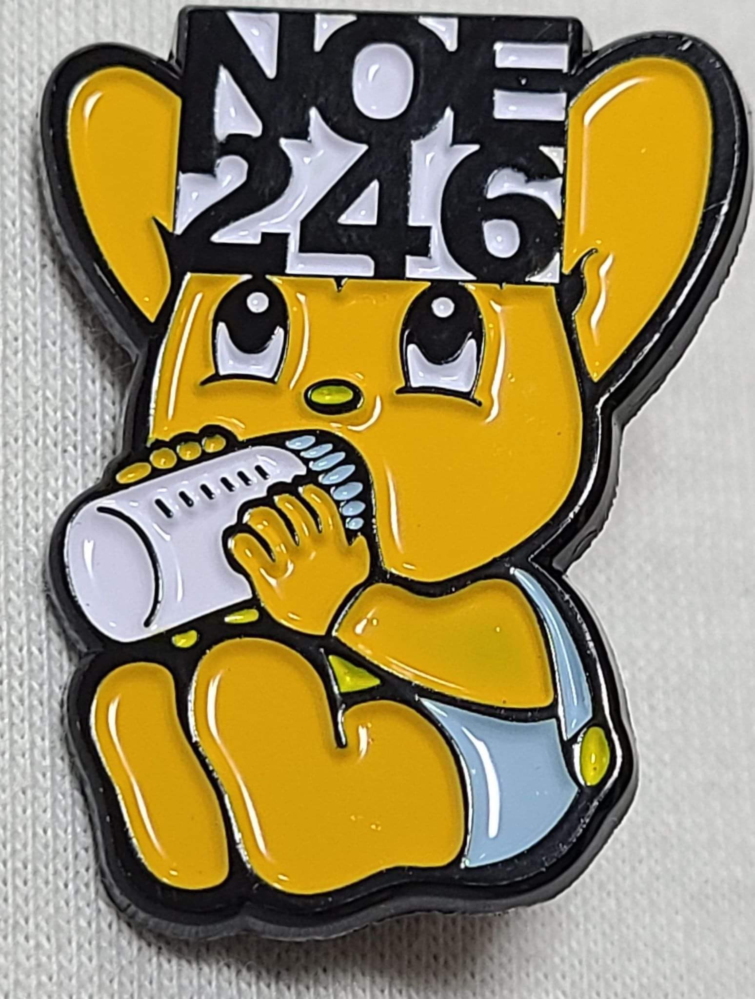 NOE246 Pipo baby Pin