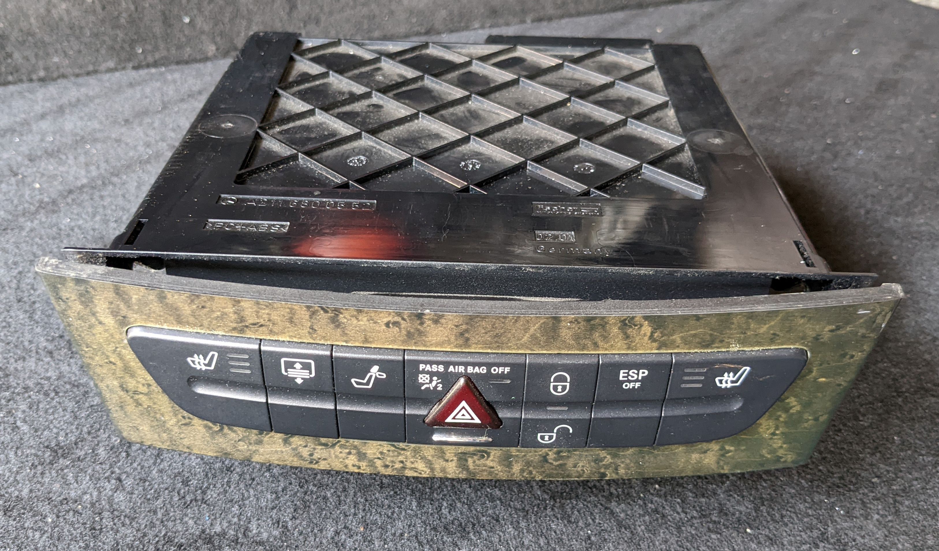 1103（金額為9999的物品請聯繫FB郵寄或自取）